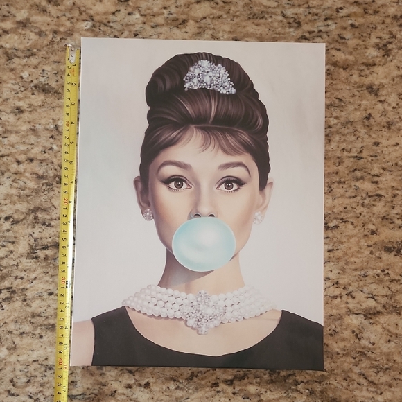 Vintage Style Portrait with Bubblegum - Picture 4 of 4